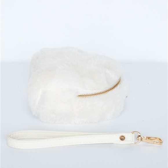 Pretty & Sweet Faux Fur Wristlet (Ivory) - Picture 4 of 5